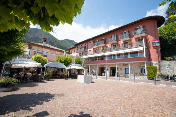Hotel La Fenice E Sole Tremosine Extérieur photo